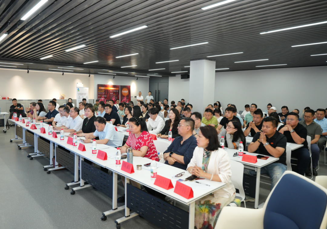 第四期湖北省汽车出海交流座谈会参会现场